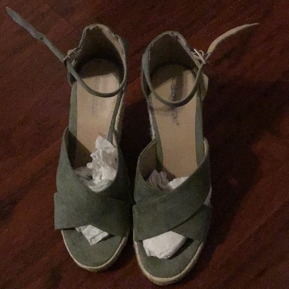Shoe Dazzle Green Espadrille Shoes